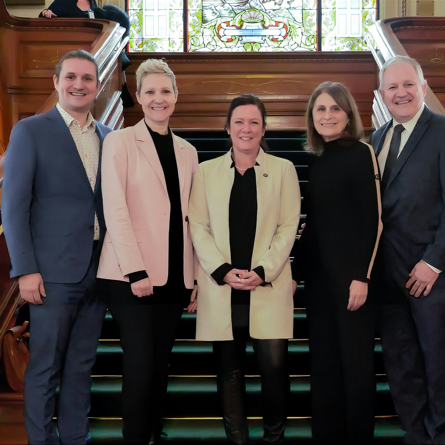 Famille Morneau et la députée de Rivière-du-Loup au Salon Bleu de l’Assemblée nationale