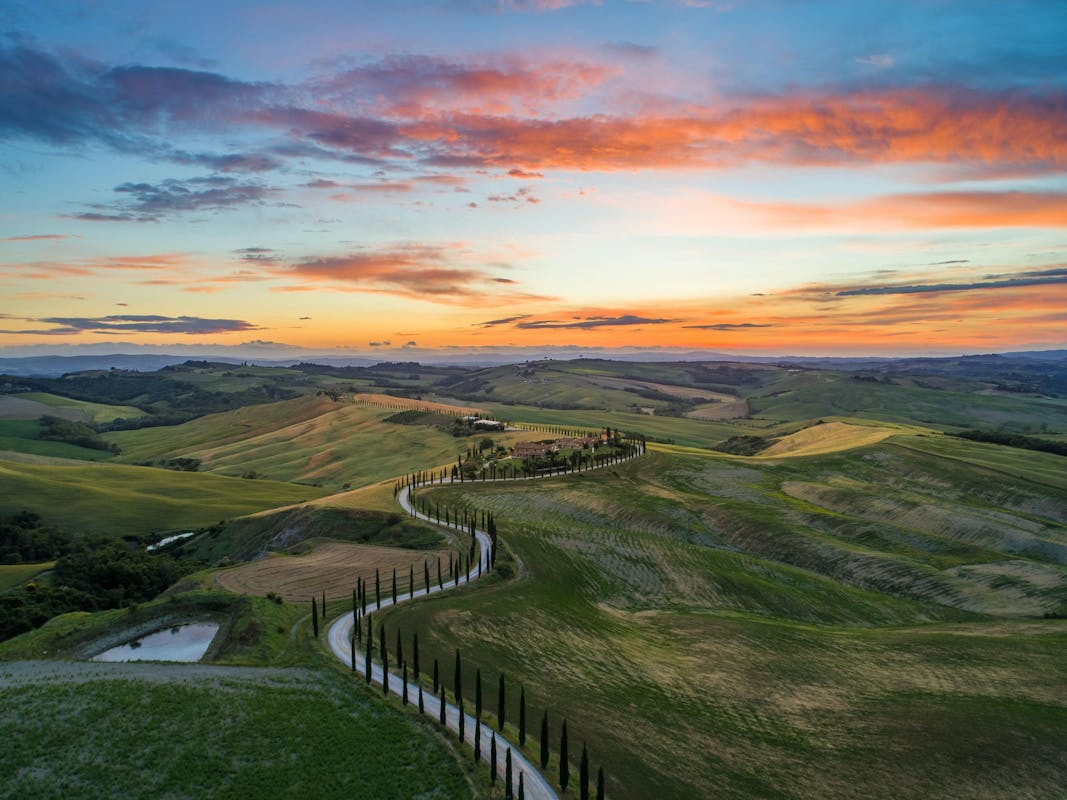 colline e tramonto