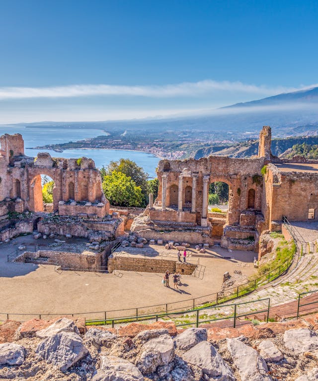 teatro-greco-taormina-sicilia-mare-ionio-etna