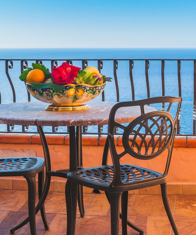 chairs-balcony-flowers-sea-hotel