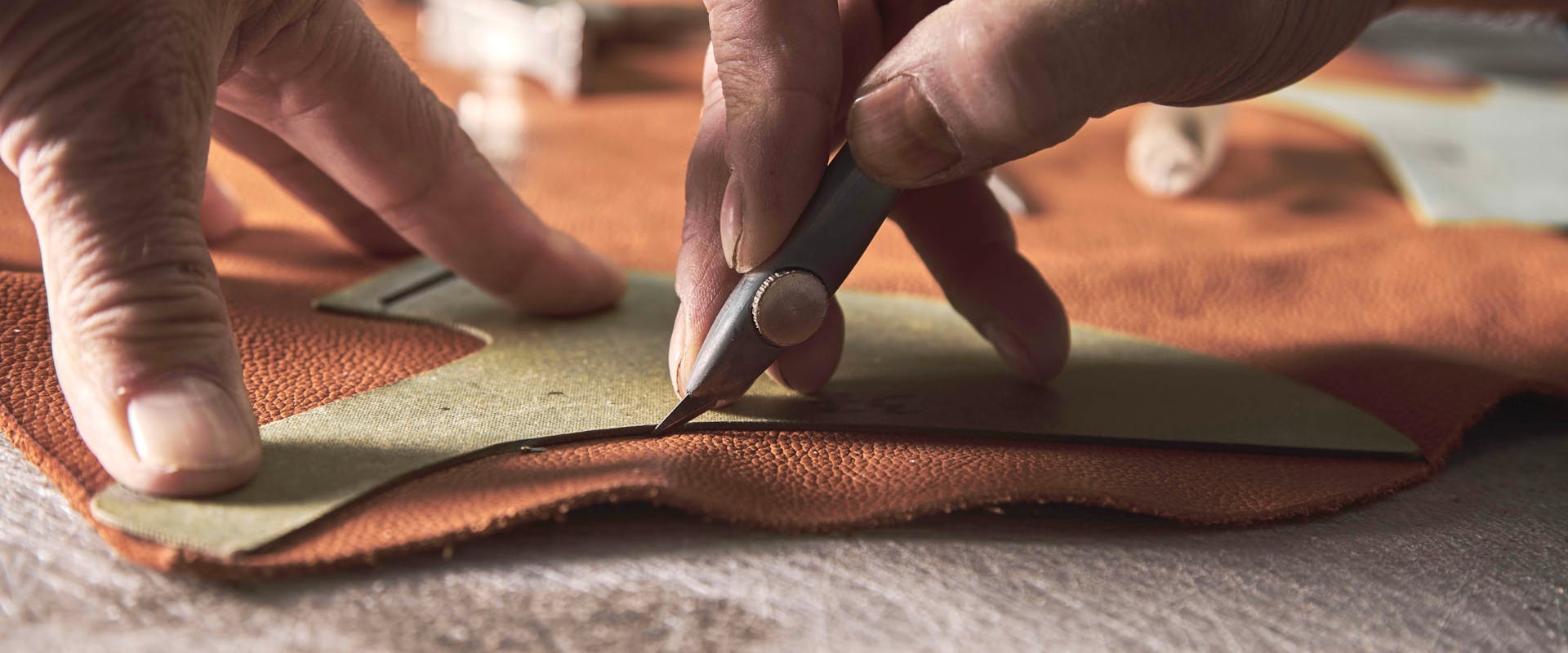 Top Agency hands-cut-leather-craftsmanship-italy-shoes