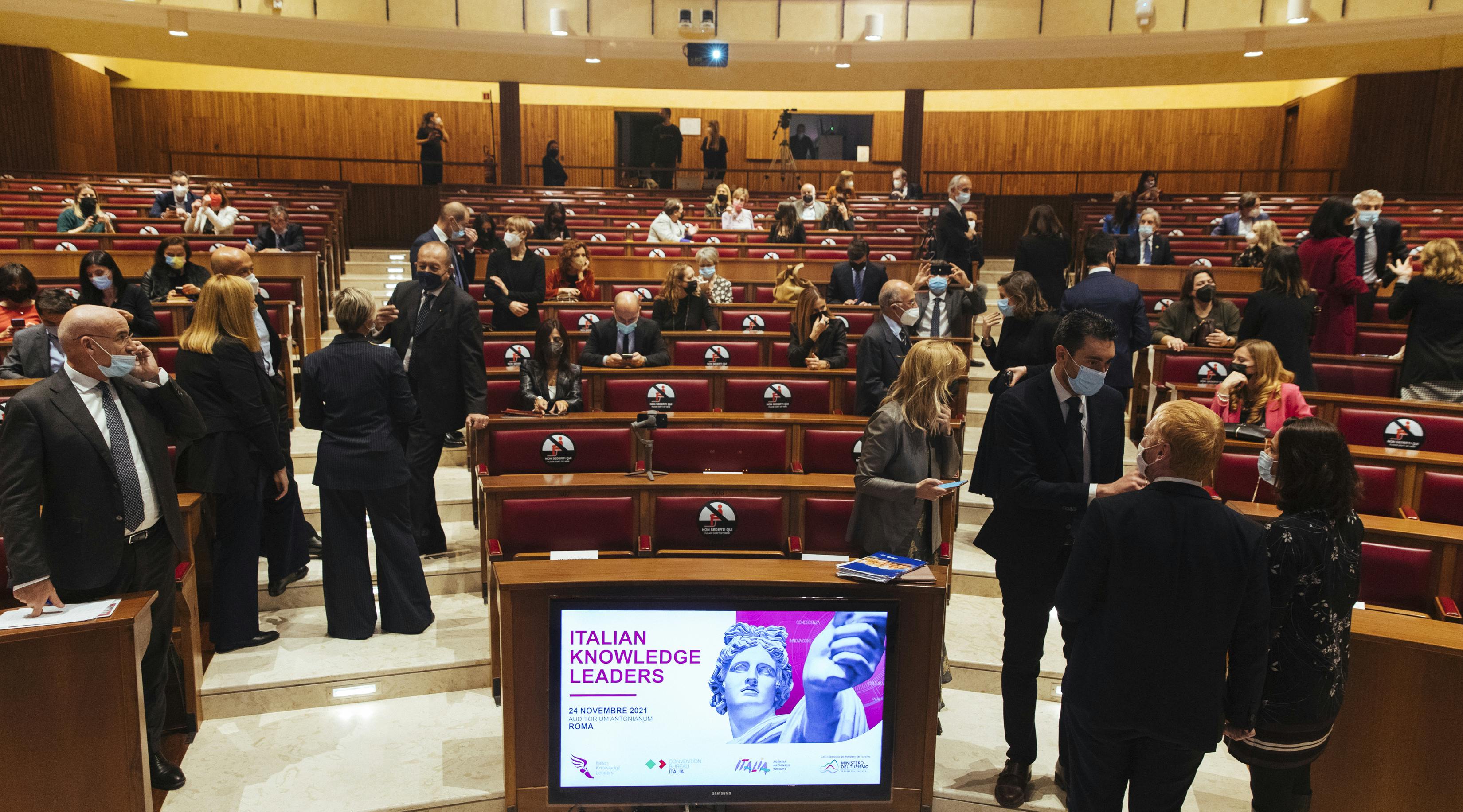 partecipanti dell'evento italian knowledge leaders aspettano inizio lavori