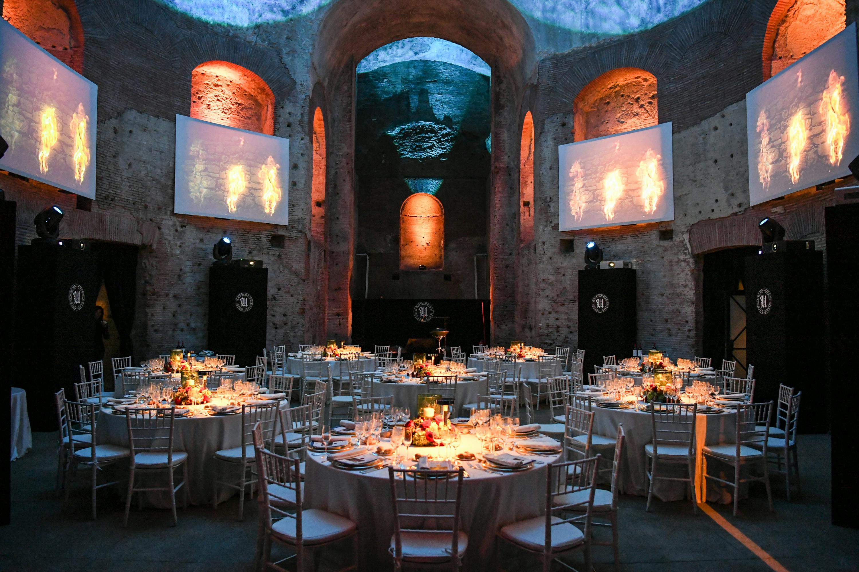 Cena di gala apparecchiature bianche