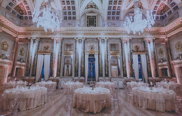 palazzo serbelloni a milano cena di gala apparecchiatura bianca edificio storico