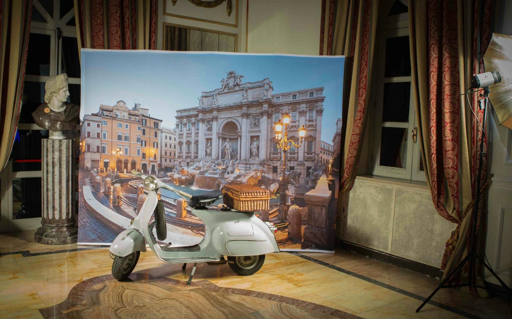 vespa e fontana di trevi