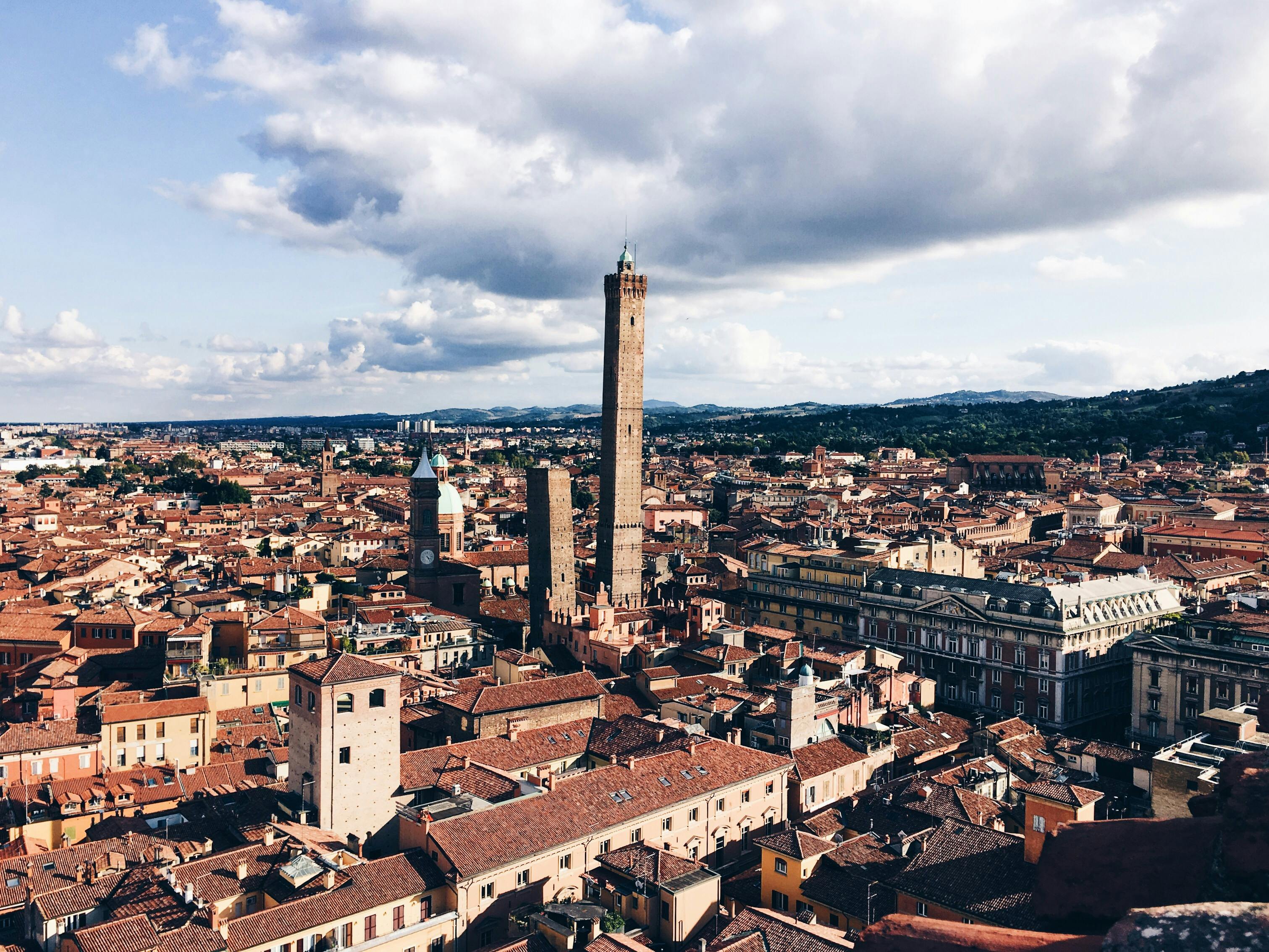 Vista delle due torri di Bologna dall'alto