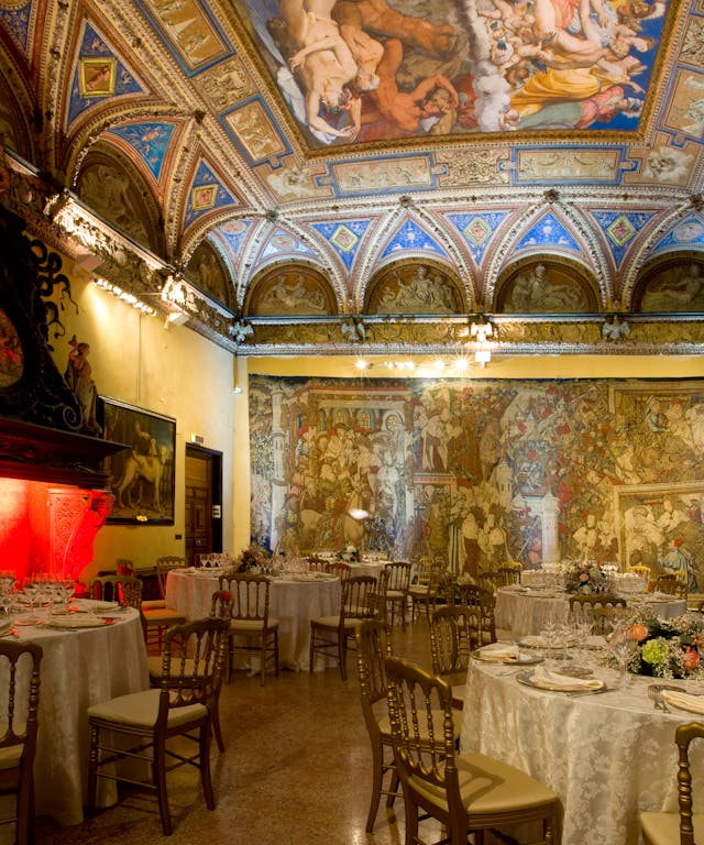 Cena di gala in sala affrescata, Villa del principe, Genova