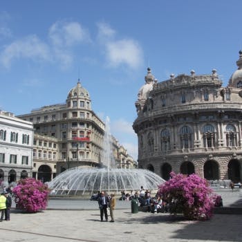 Fontana con fiori, Piazza Principe, Genova