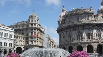 Fontana con fiori, Piazza Principe, Genova