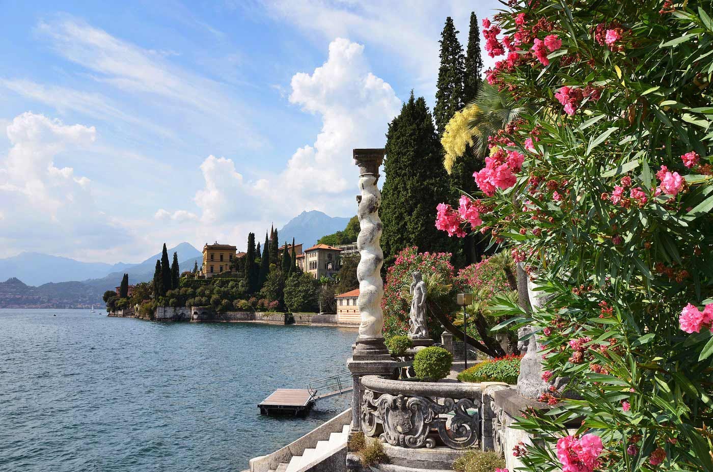 Lago di Como con giardino e fiori