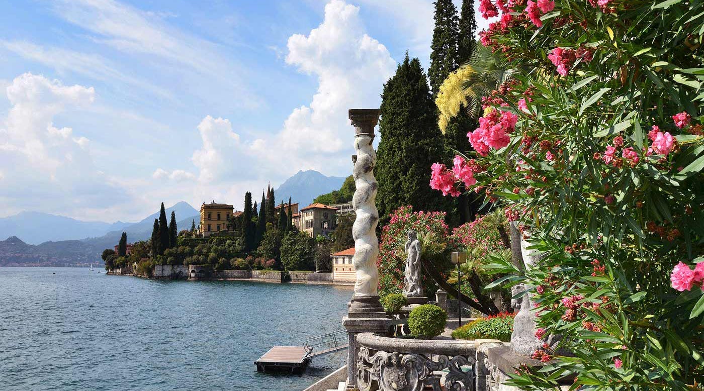 Lago di Como con giardino e fiori