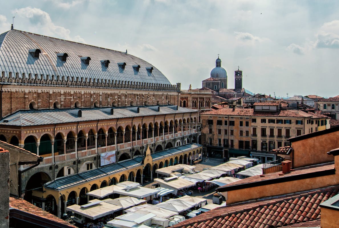 buildings with central market