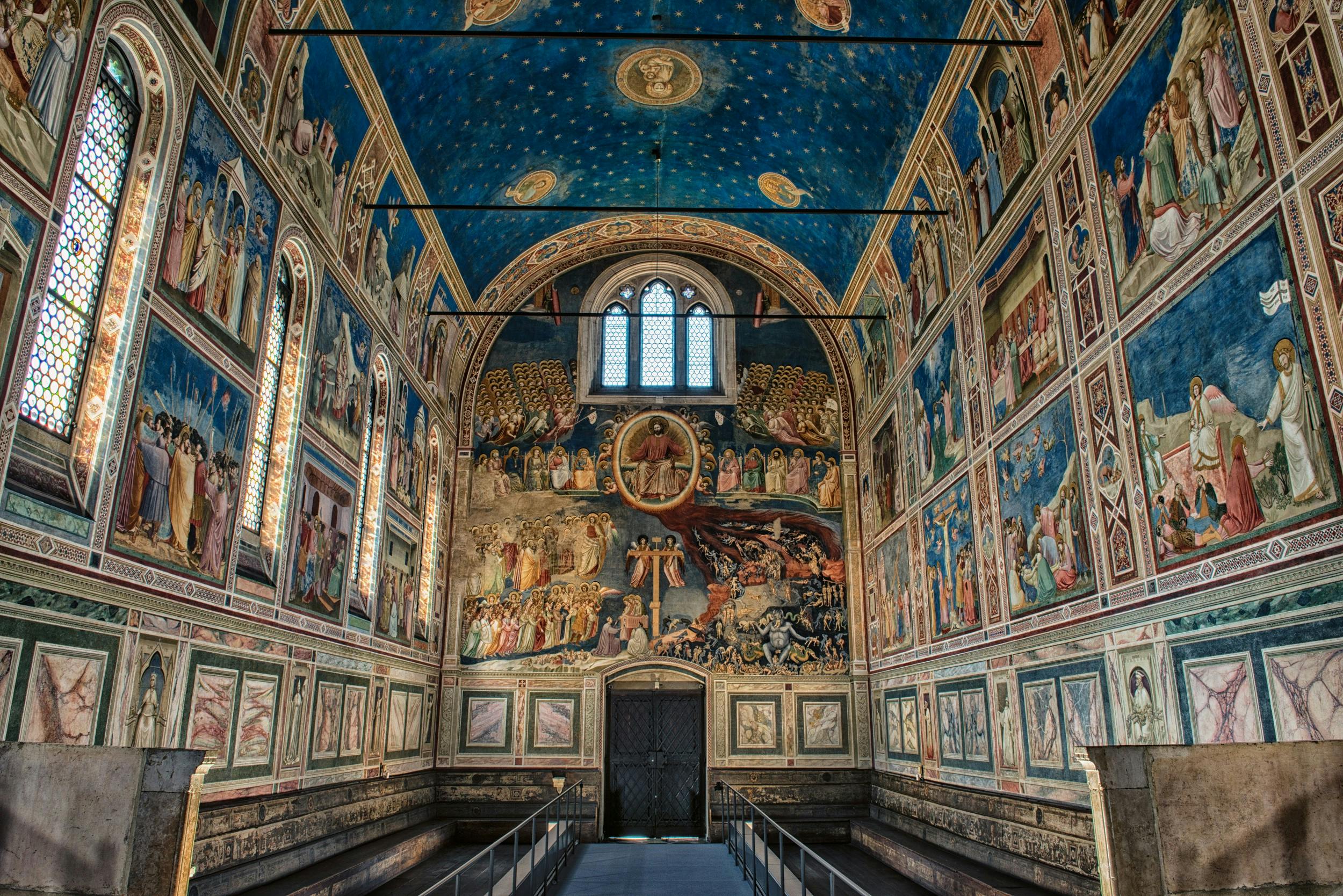 cappella con affreschi