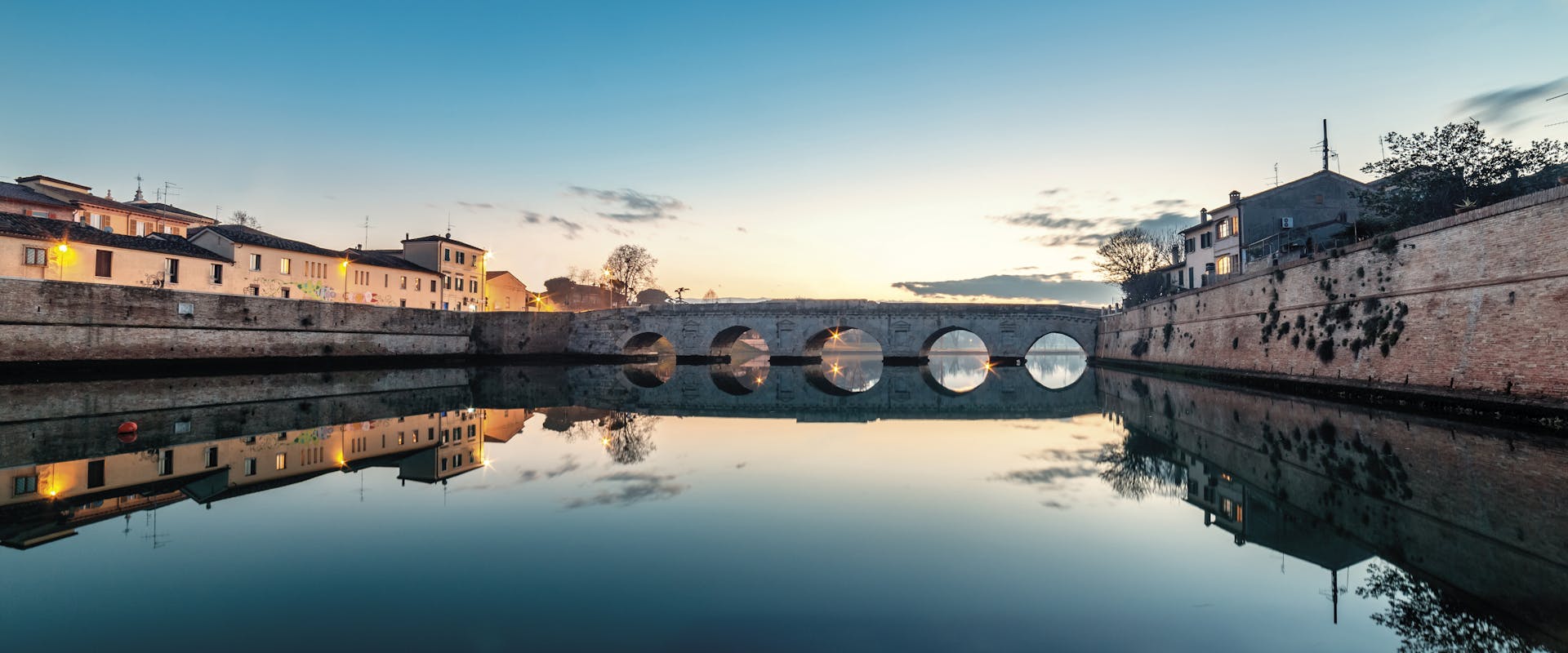 Rimini Tiberius Bridge, historic center ponte e fiume Rimini