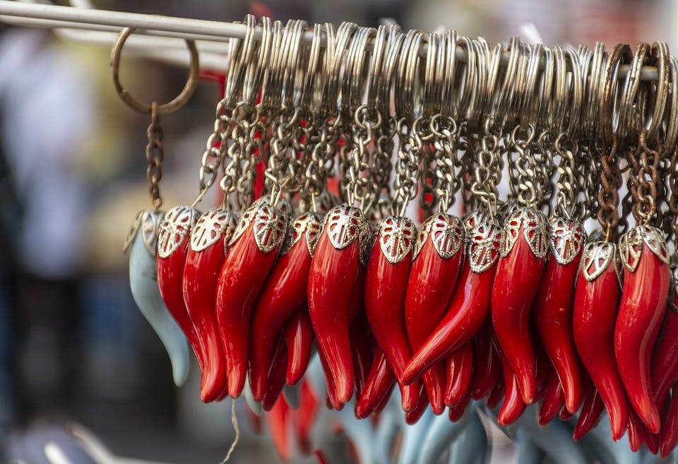 Simbolo porta fortuna a forma di peperoncino rosso, Napoli