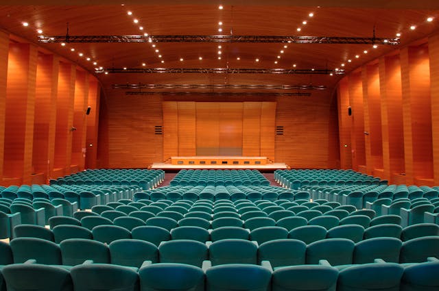 Sala riunioni Palazzo dei Congressi, con sedie blu, Roma