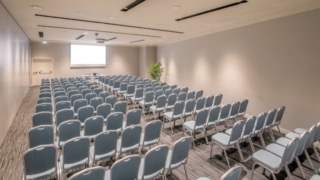 Meeting room Hotel Cristoforo Colombo, White walls and white chairs, Rome