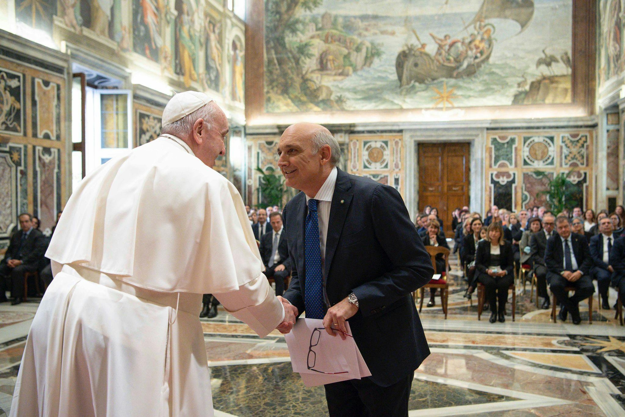 Incontro con il Papa in sala affrescata