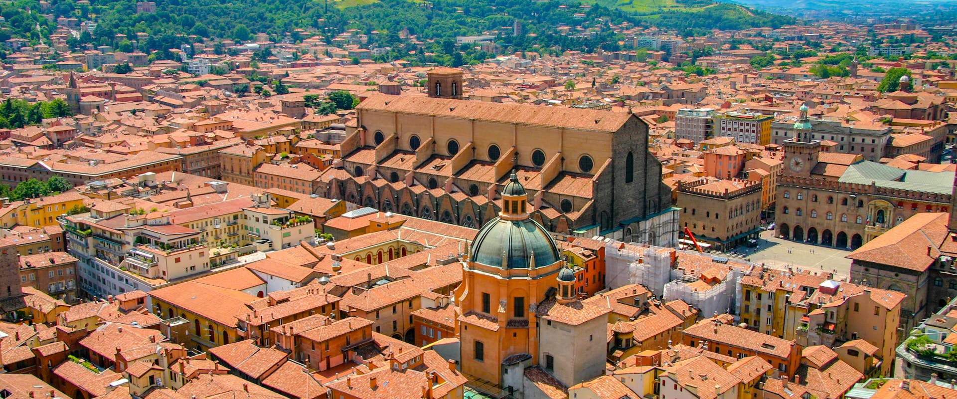 Bologna red rooftops vista panoramica Bologna