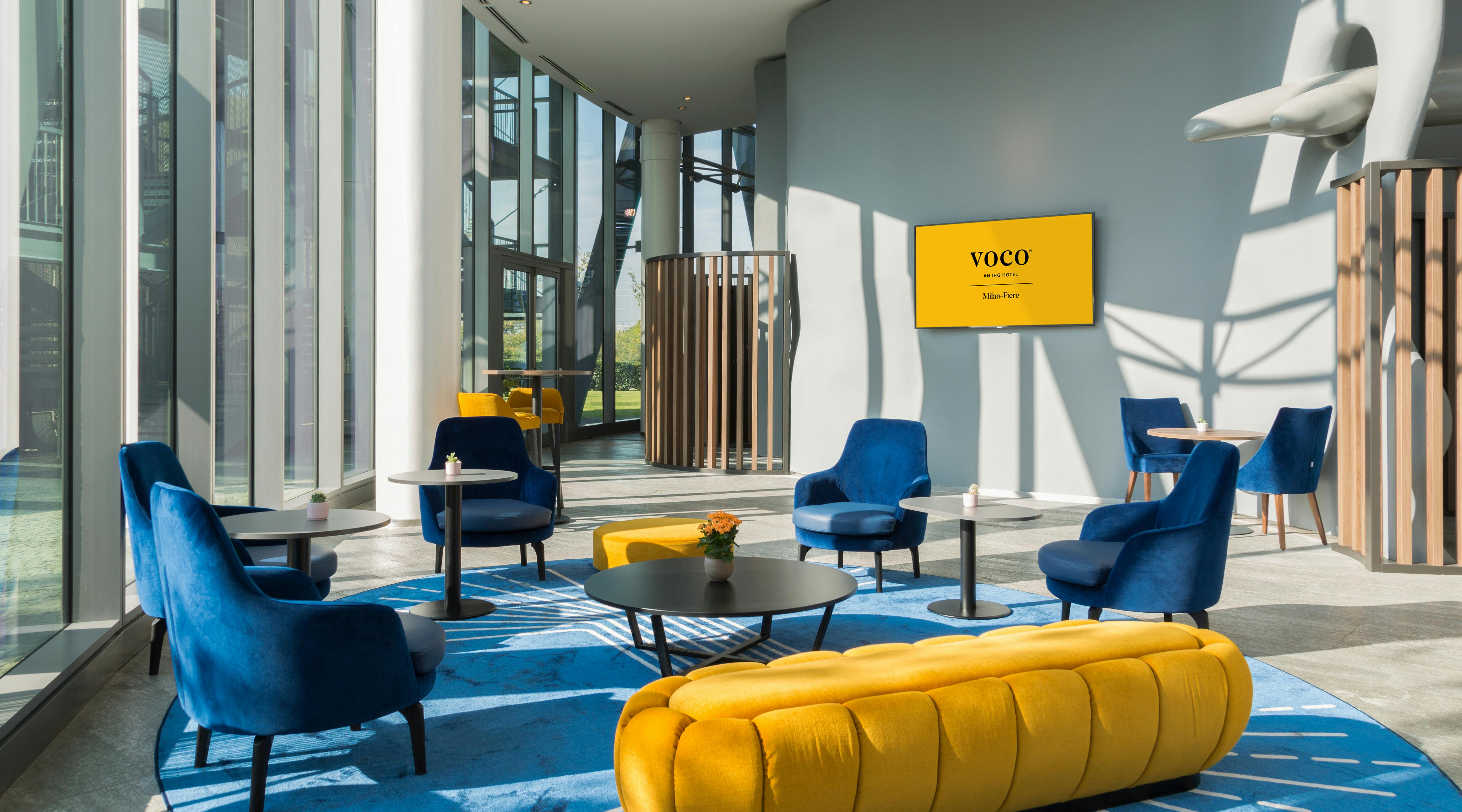Relax area of ​​hotel with blue and yellow chairs
