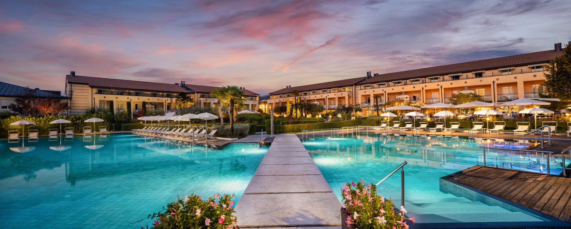 Bridge-pool-hotel