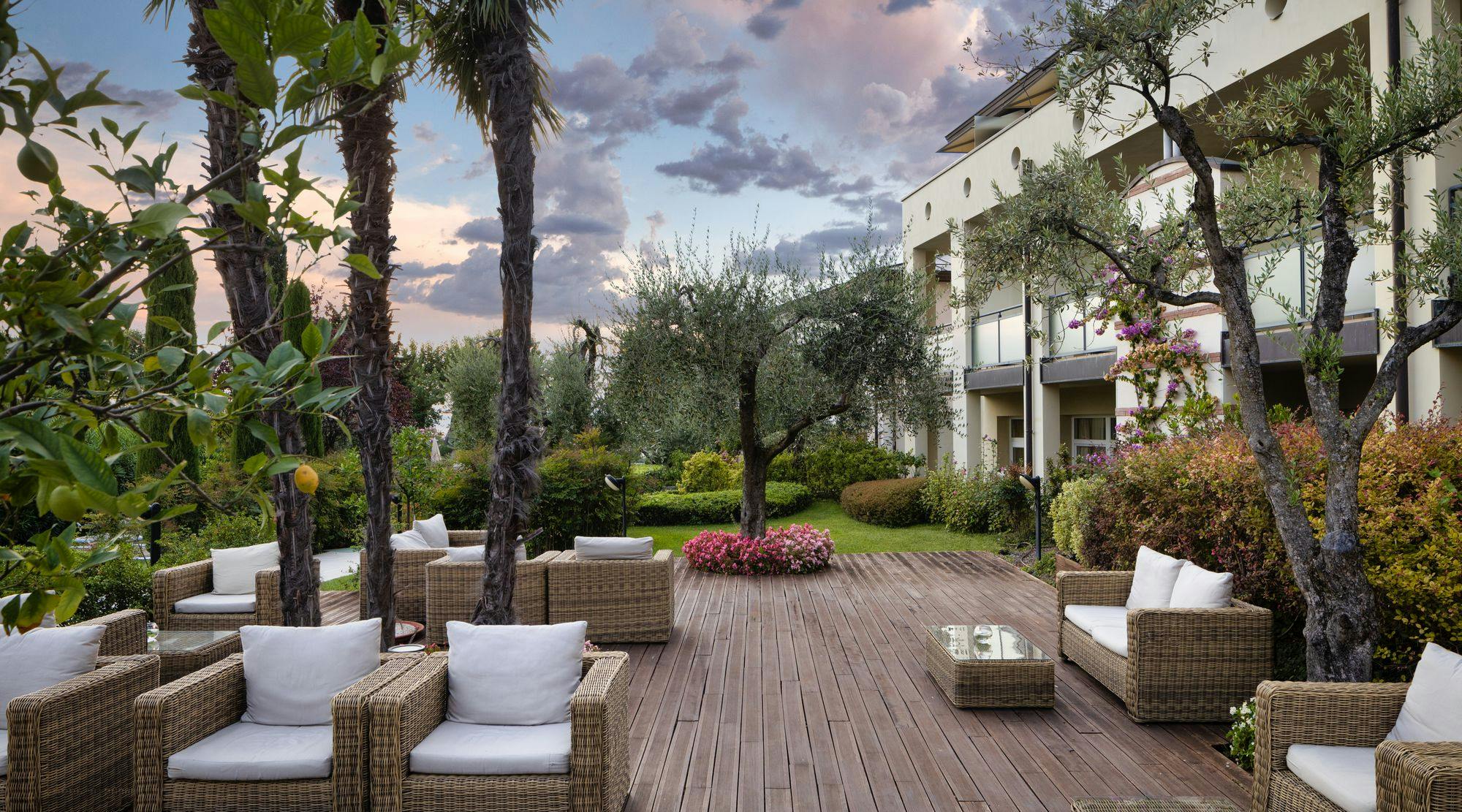 Armchairs-garden-palm-hotel