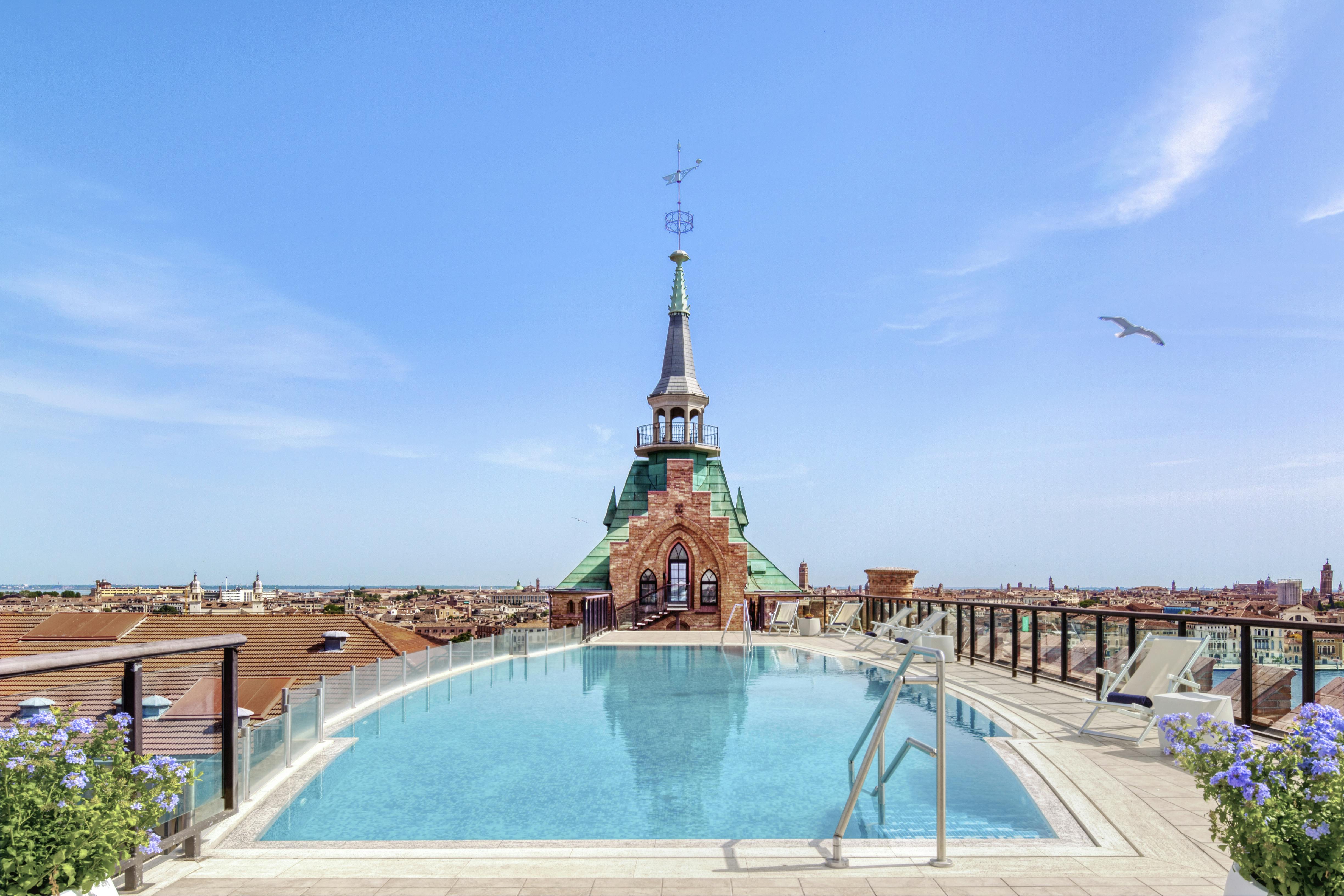 rooftop-swimming pool-venice-blue sky
