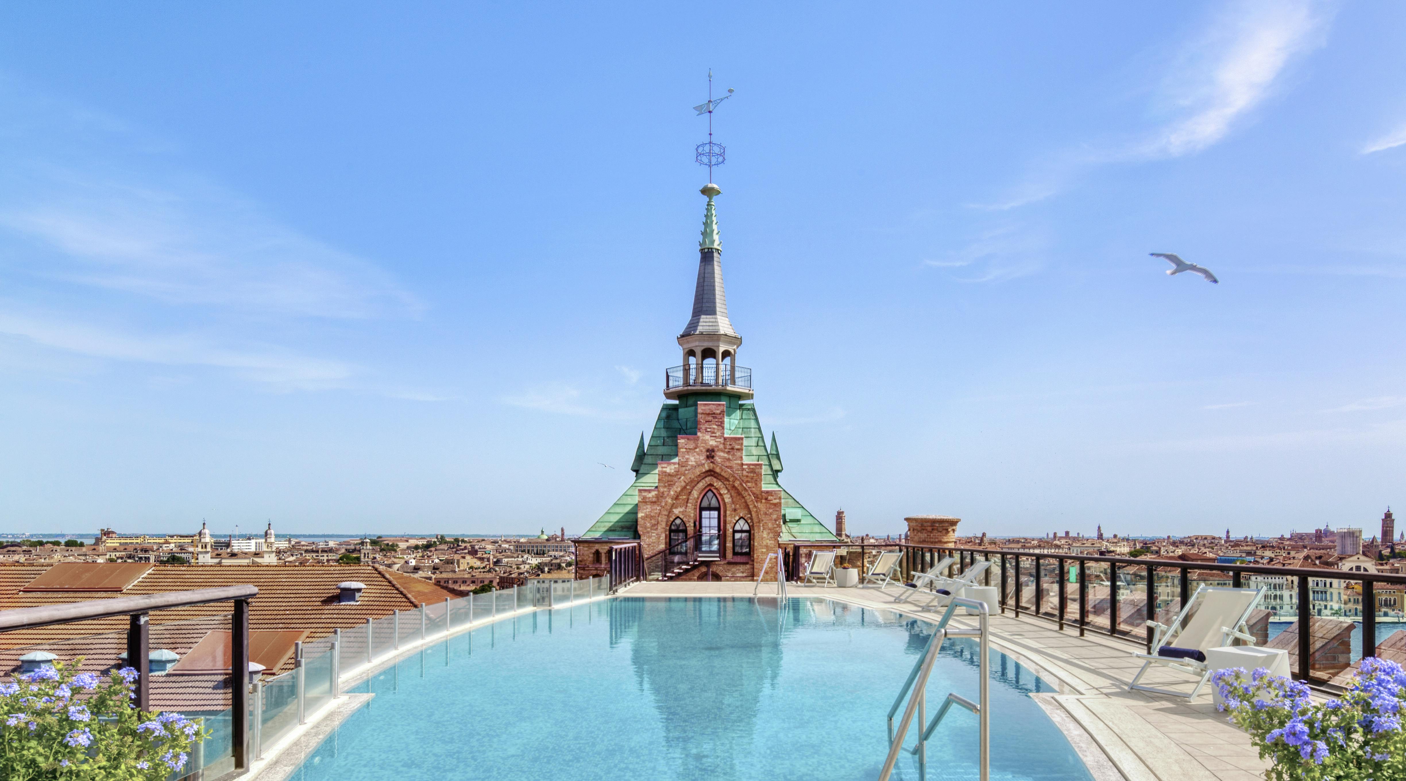 rooftop-swimming pool-venice-blue sky