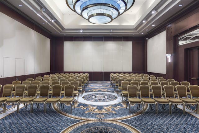Sala meeting-sedie-pavimento blu