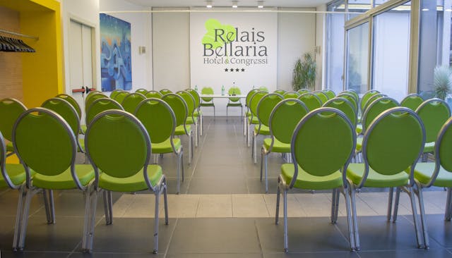Meeting room-hotel-sedie verdi