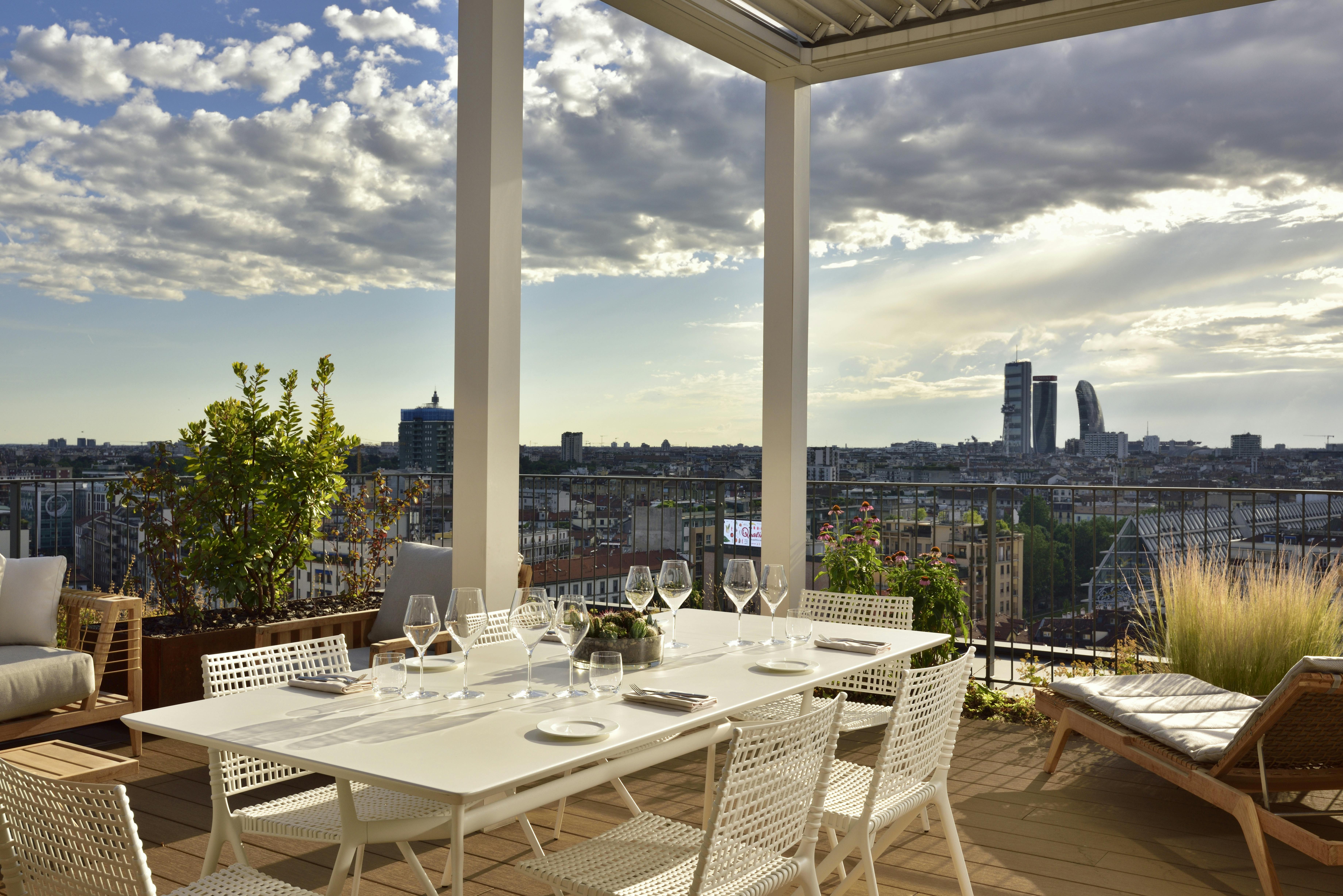 Rooftop hotel con vista città