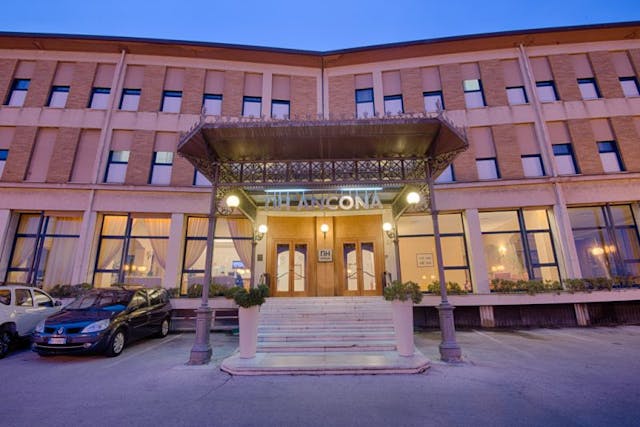 entrata hotel