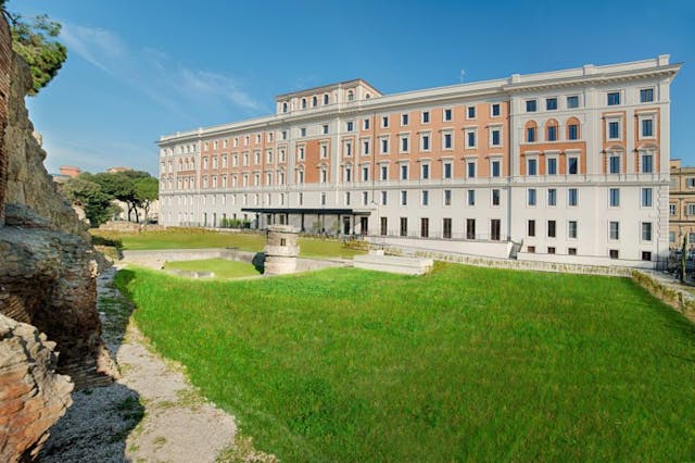 prato fuori dall'hotel