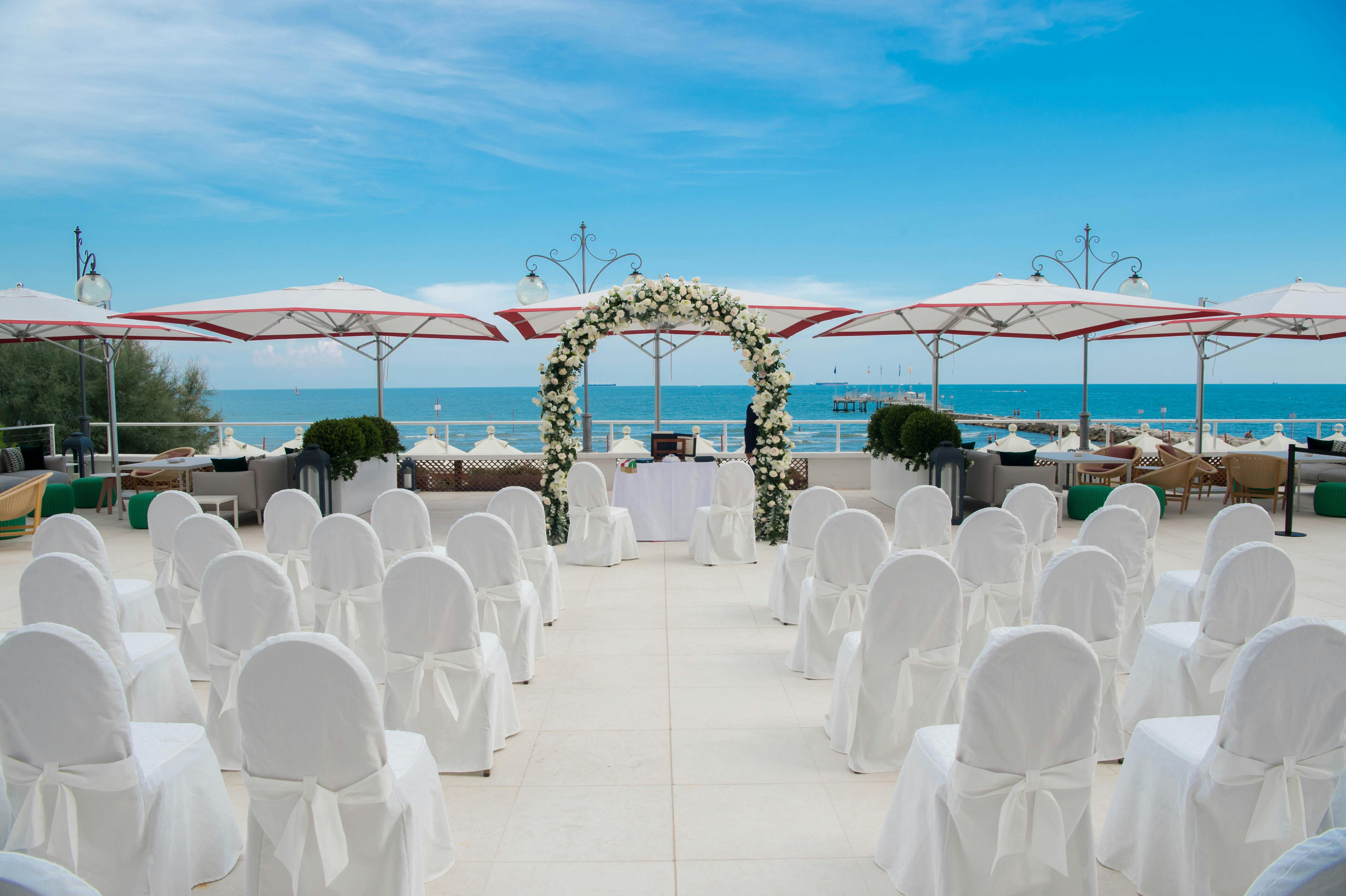 terrazza allestita per matrimonio