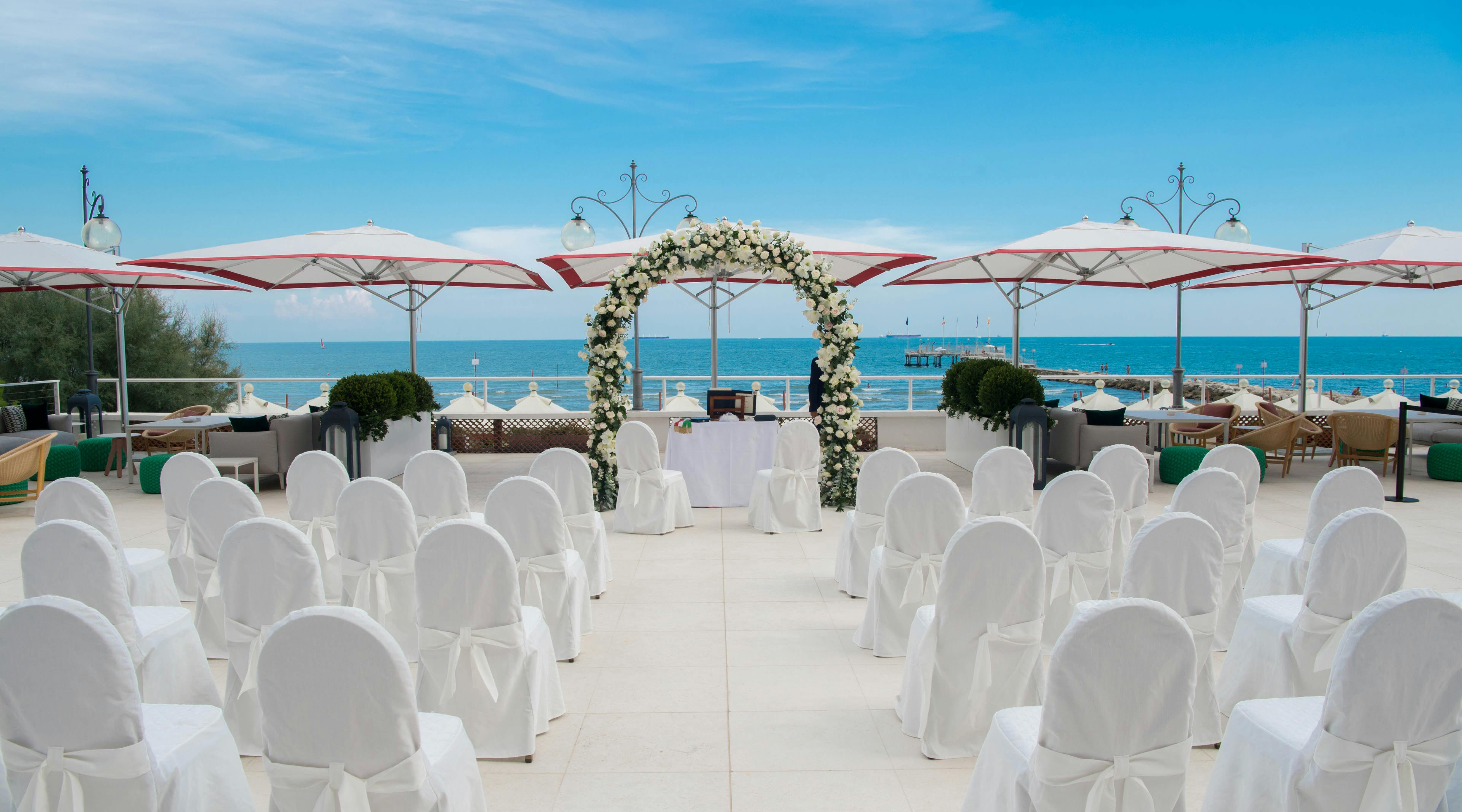 terrazza allestita per matrimonio