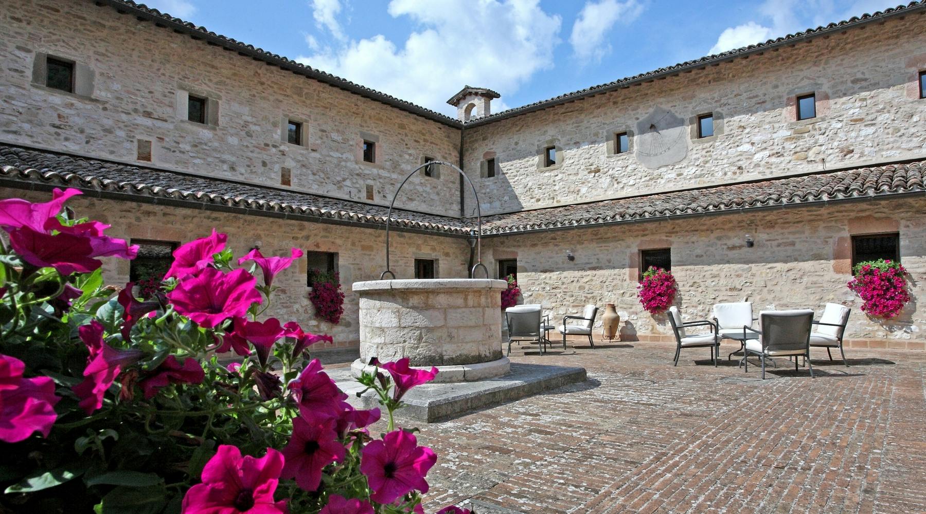 chiostro with flowers