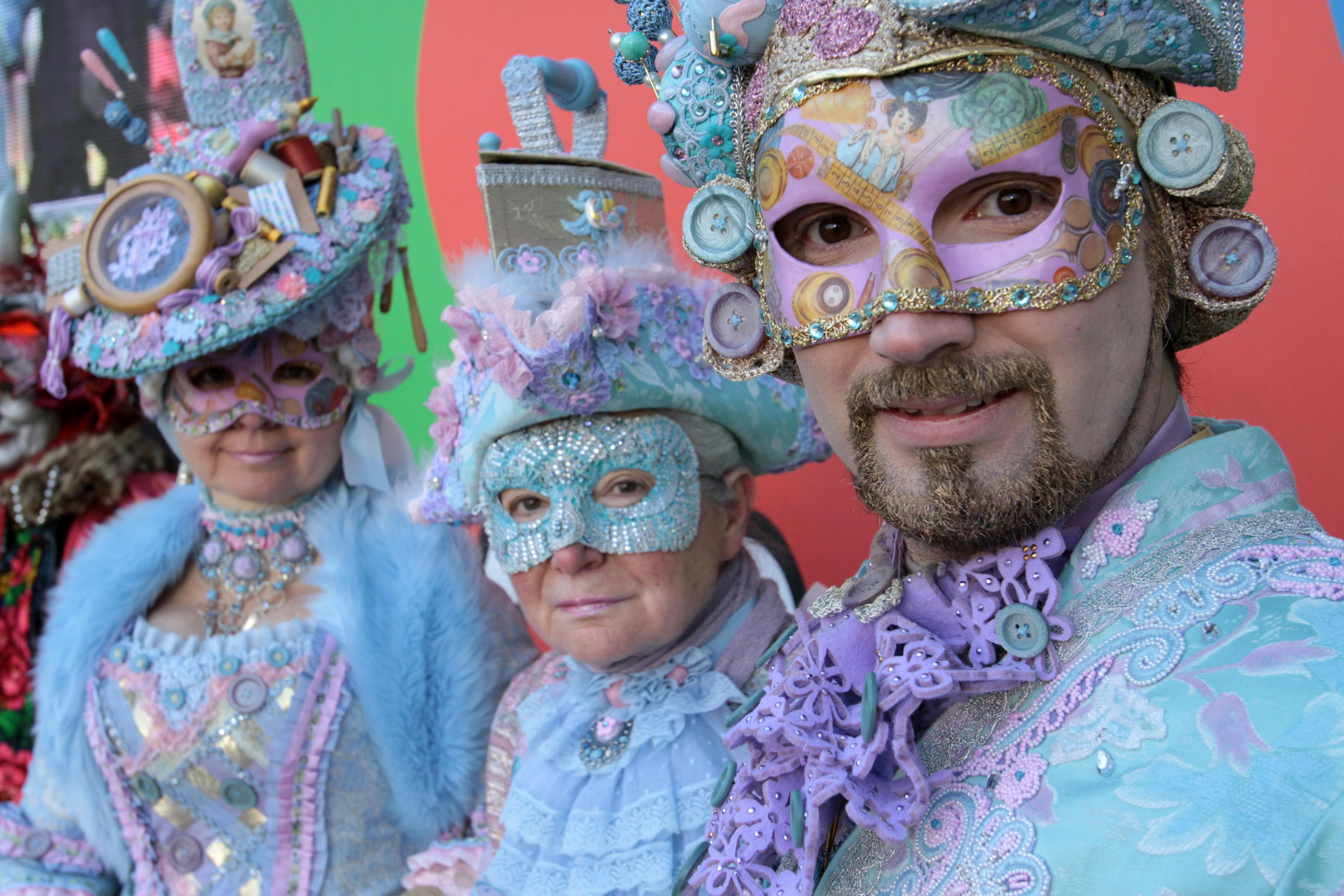 masked people