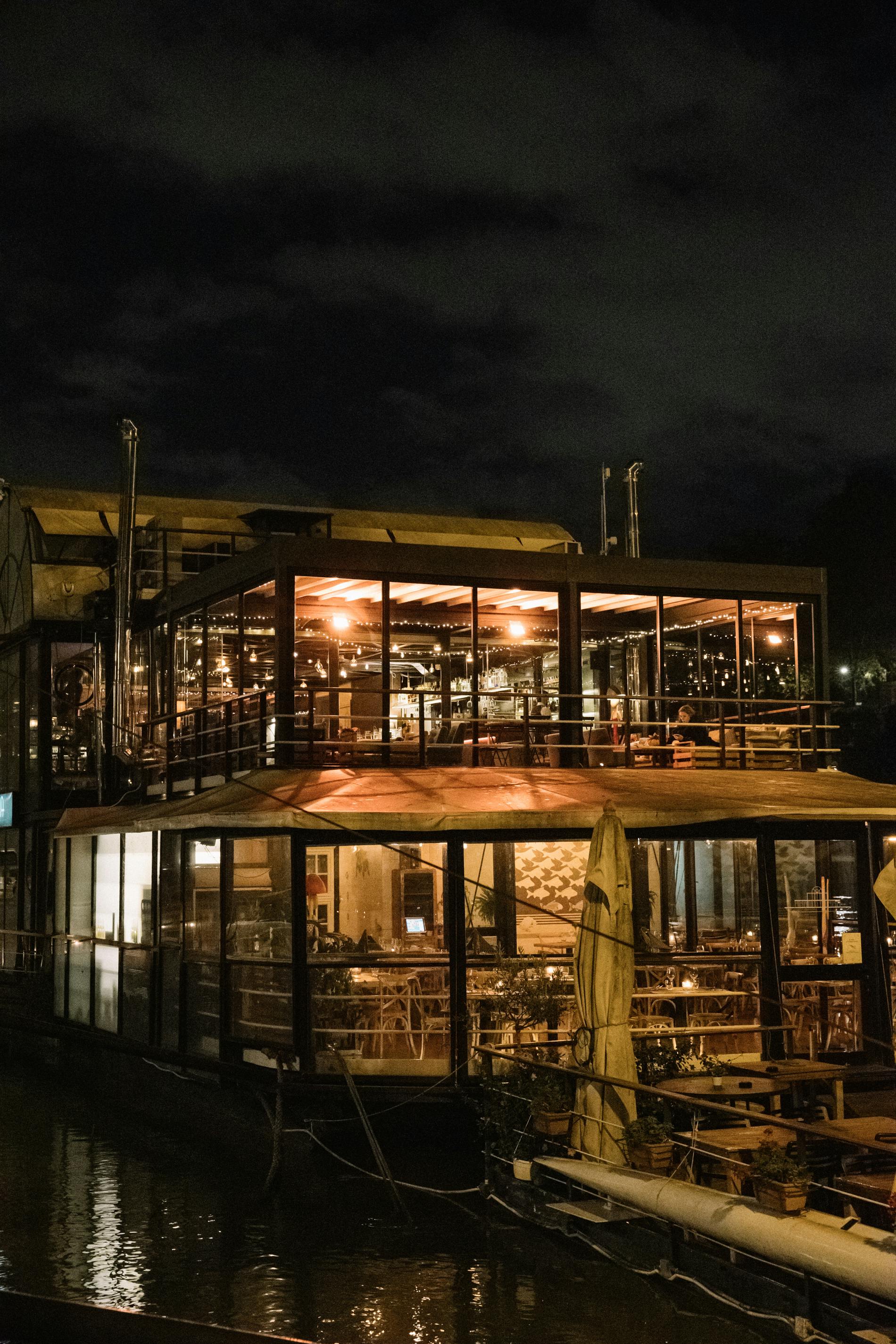 ristorante sull'acqua