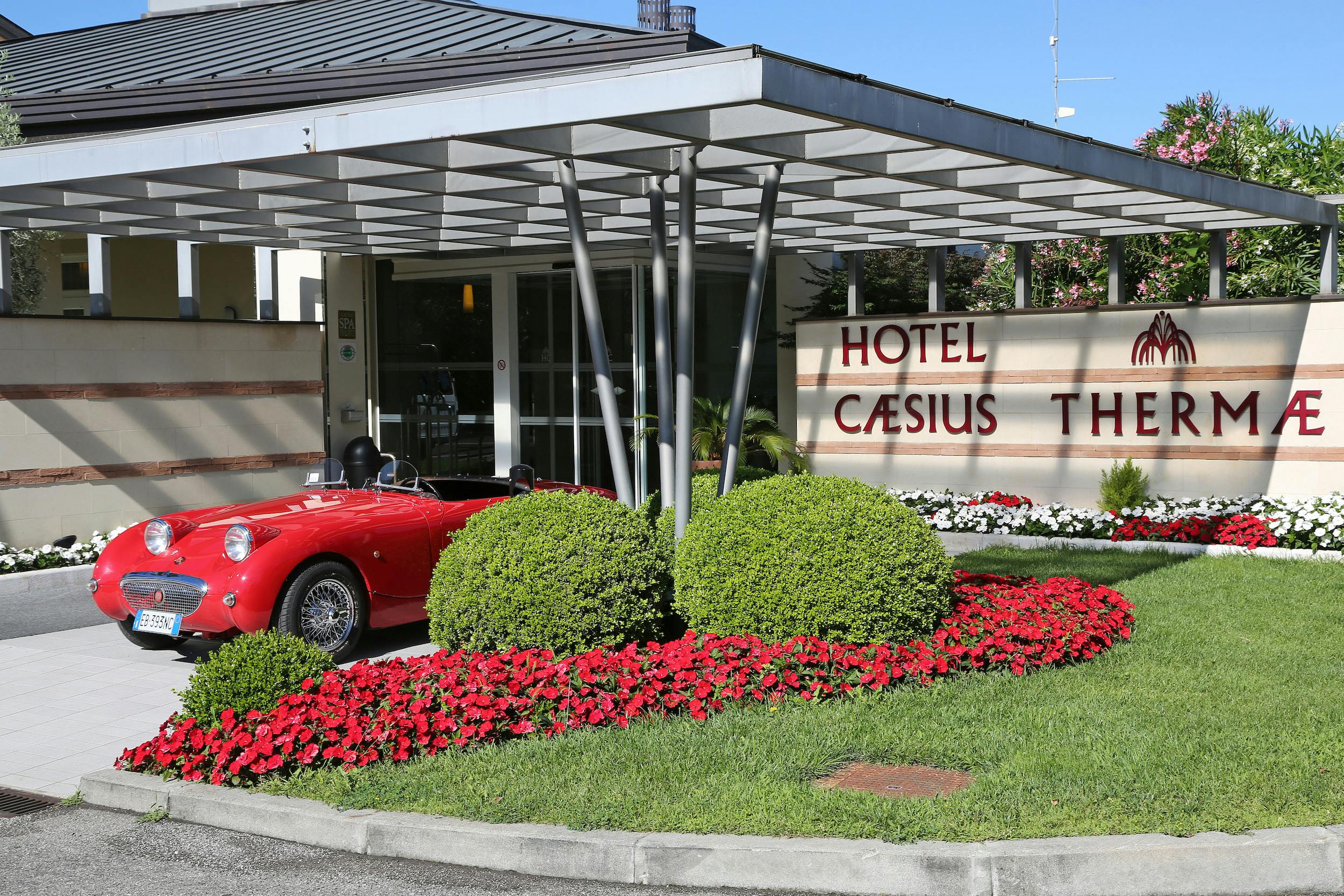 entrata hotel