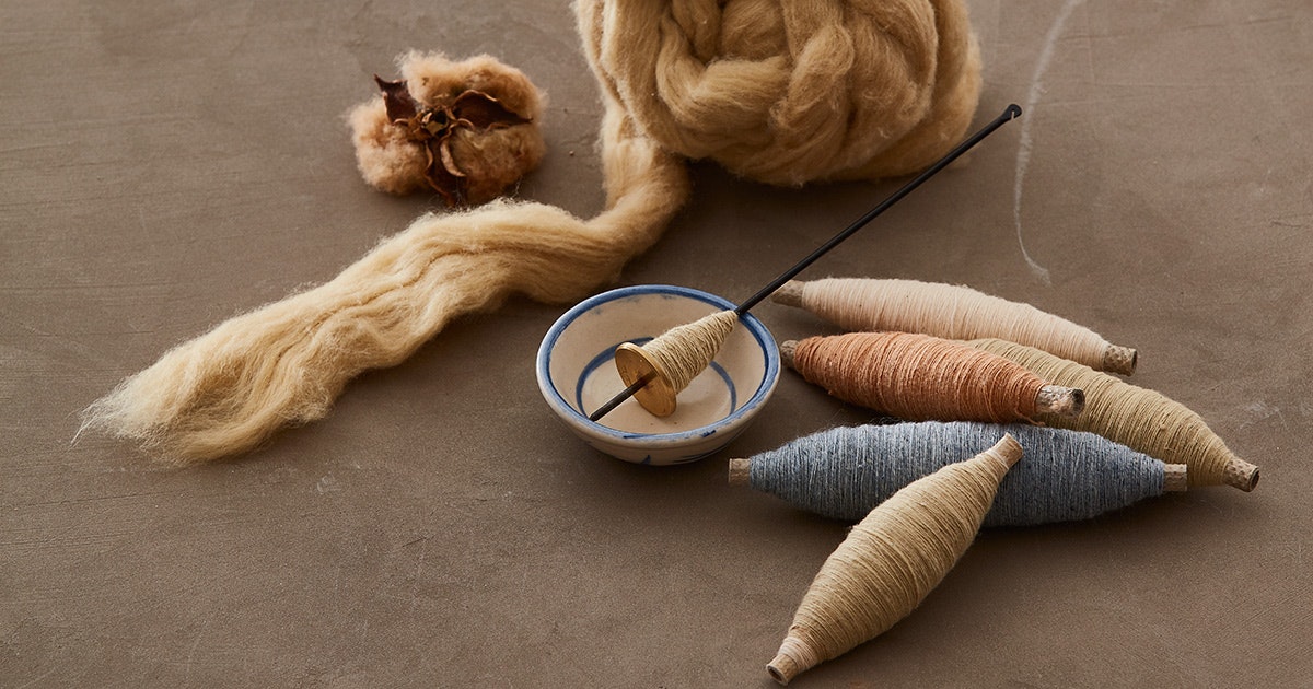 A Beginners Guide to Spinning on a Drop Spindle - Schacht Spindle