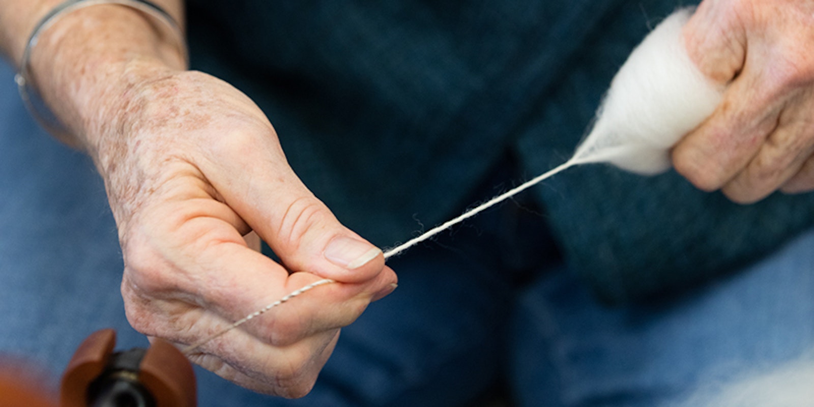 Spinning from the Fold How to Spin Semiwoolen Yarn from Top Spin Off