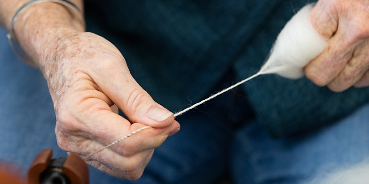 Spinning from the Fold How to Spin Semiwoolen Yarn from Top Spin Off