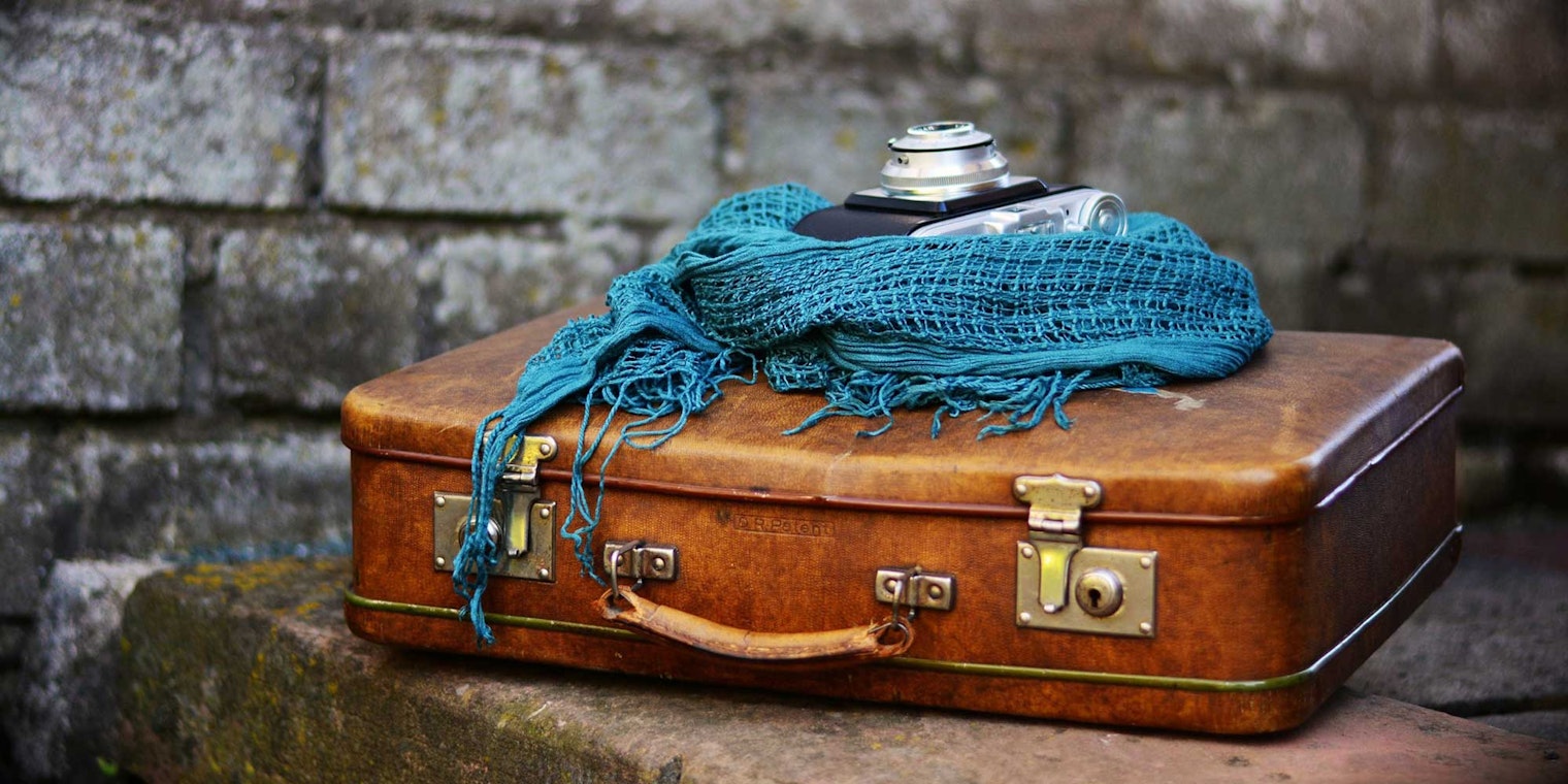 Luggage and shawl by Conger Design on Pixabay