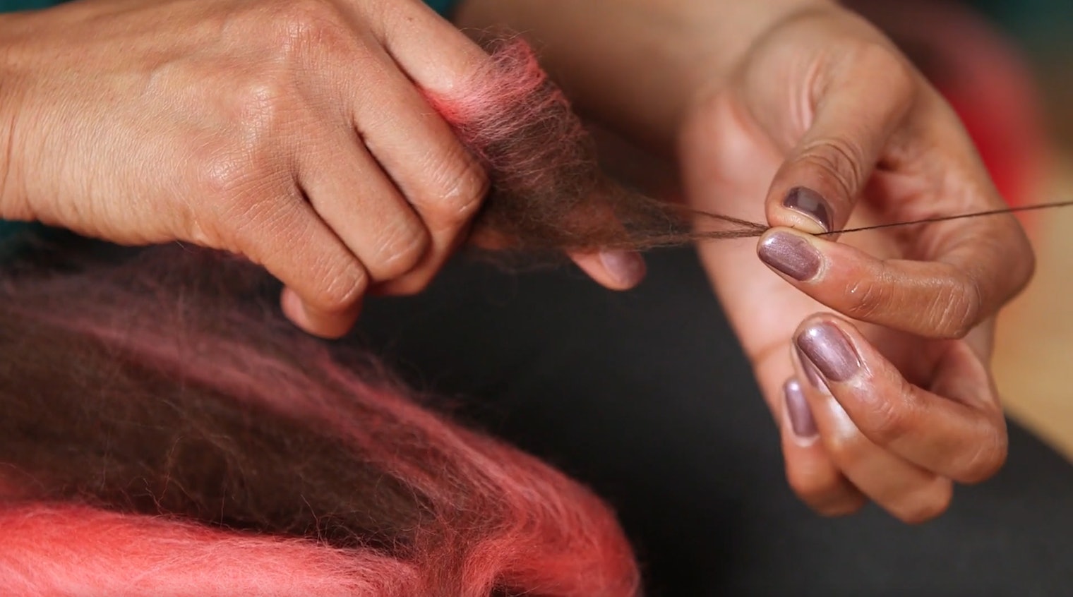 Learn how to spin from the fold with Heavenly Bresser. Photos from Spinning Fractal Yarns