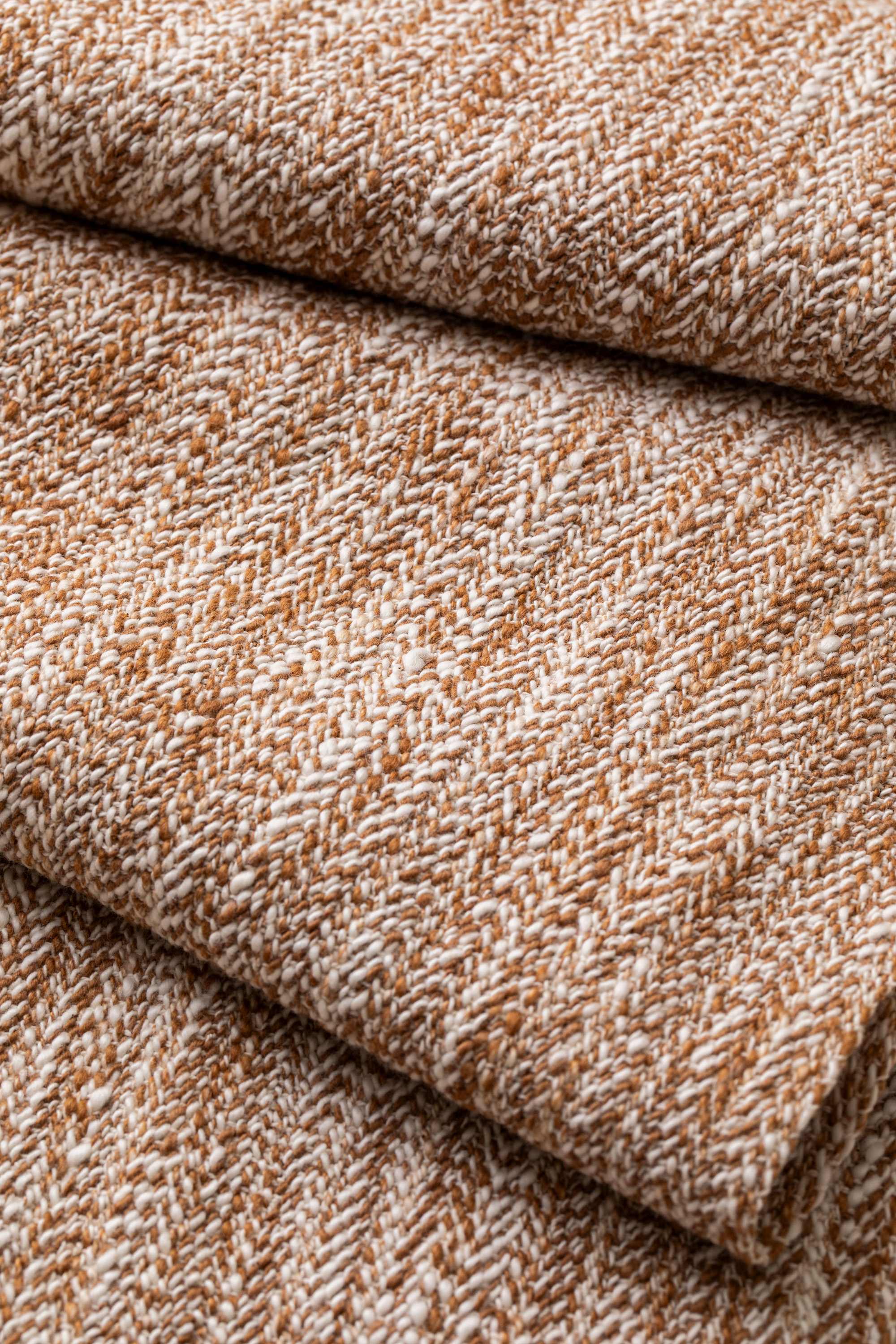 Exploring S- and Z-Twist Image