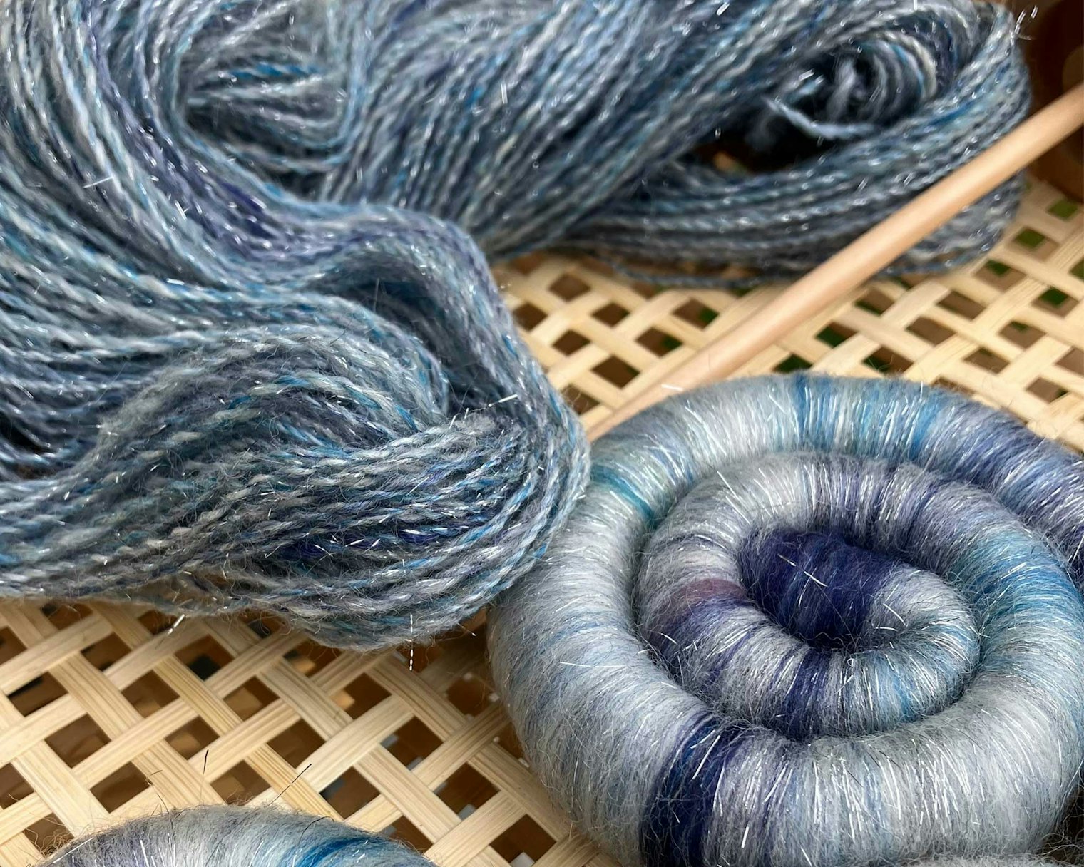 Glaceir Glow rolags and yarn.