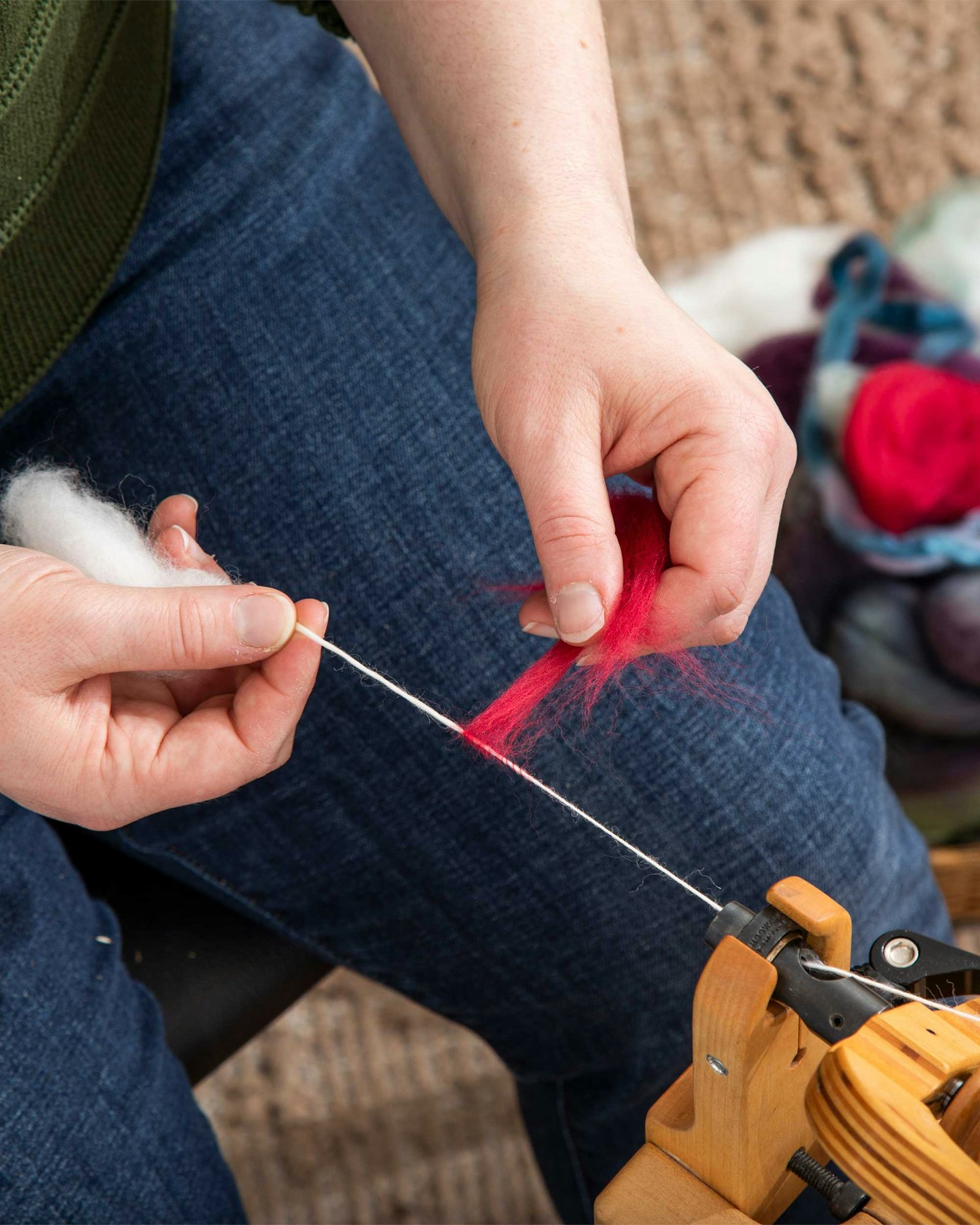 Hold the new fiber perpindicular to the core, letting it wrap on.