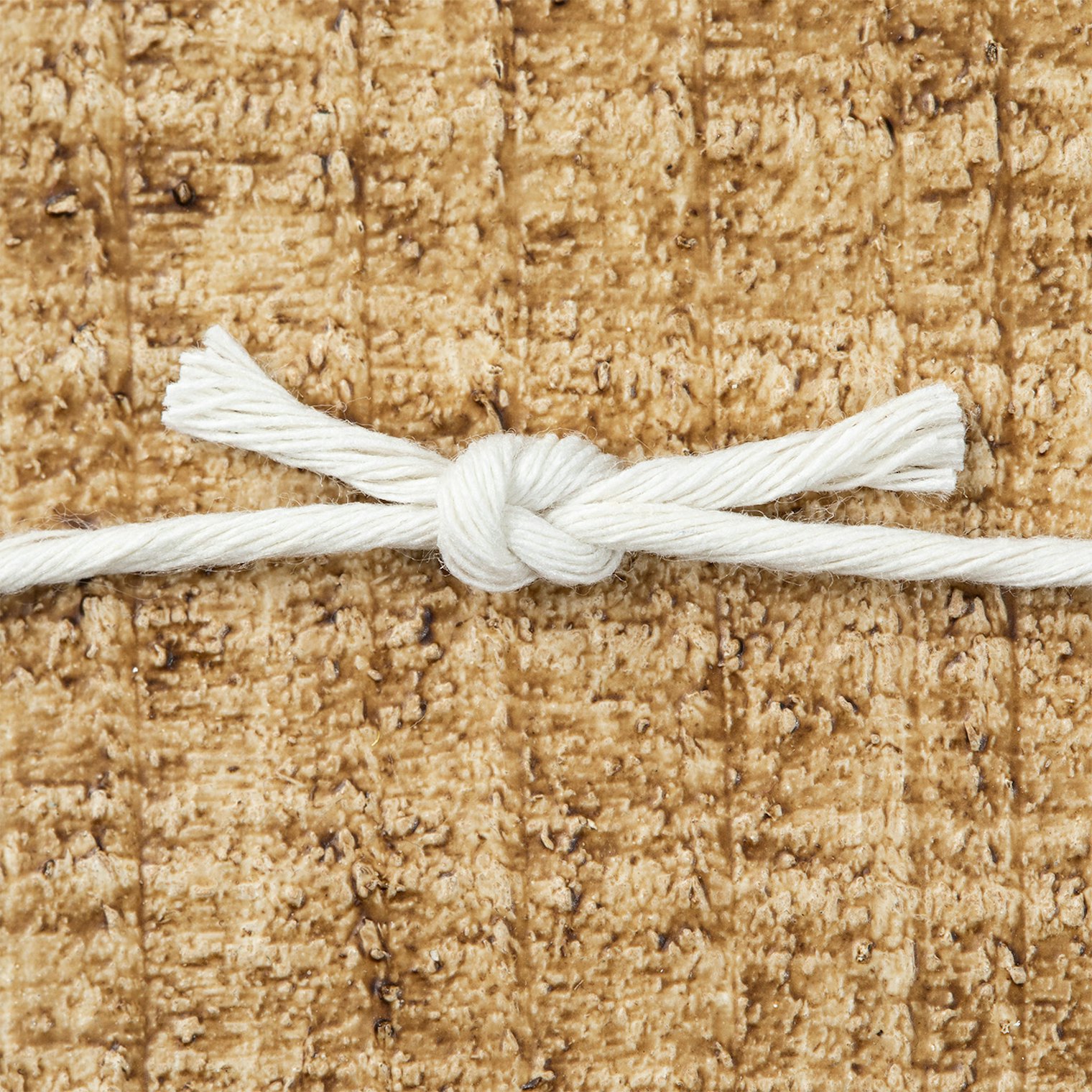 A reef knot in cotton