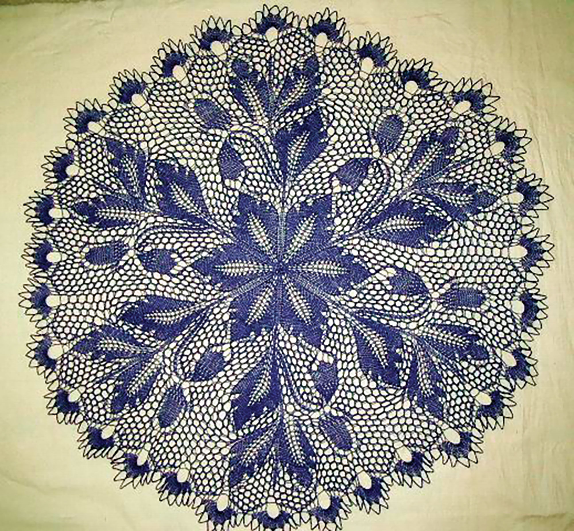 Niebling Frosted Ferns Doily