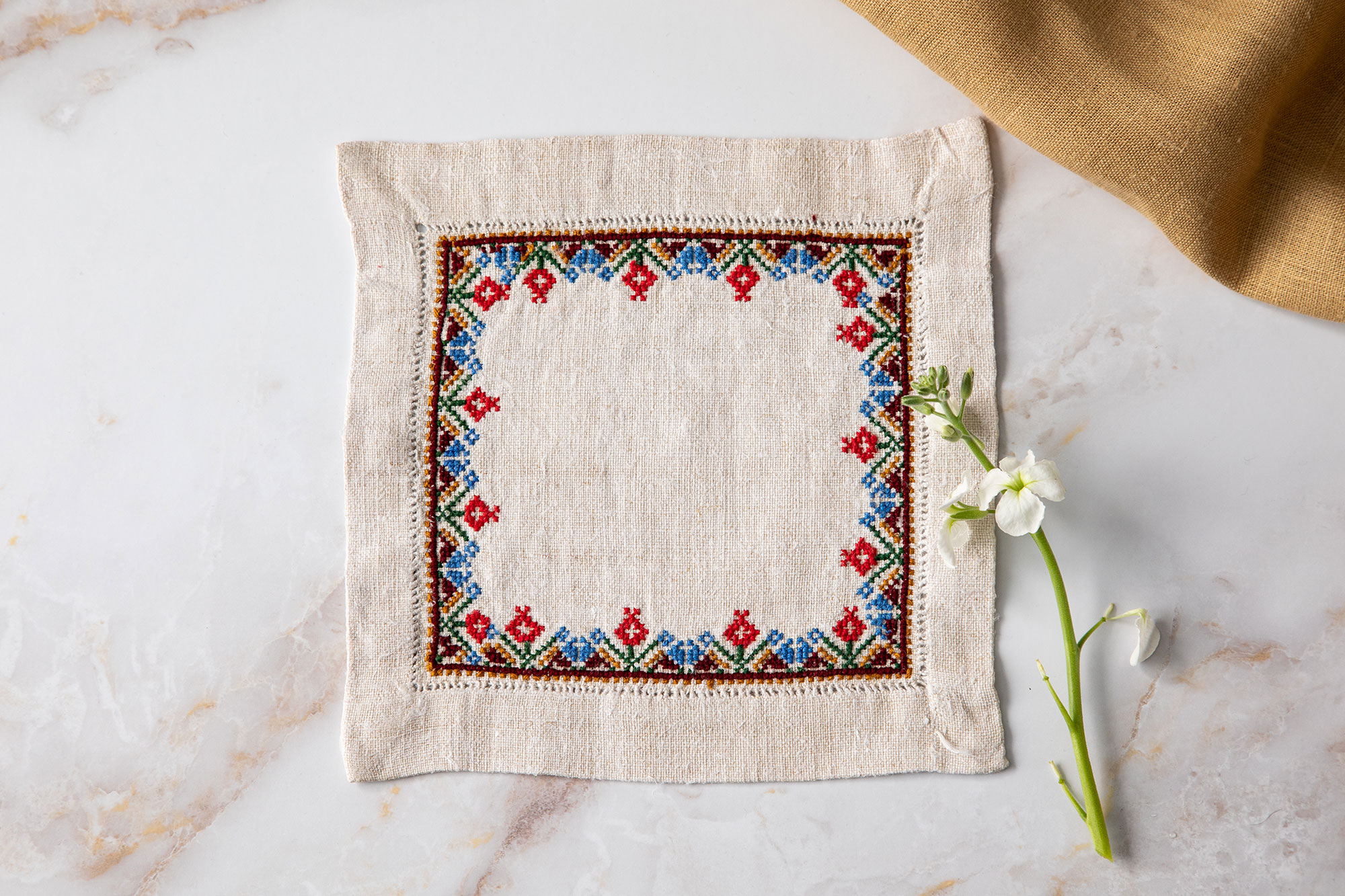 Hungarian roots in embroidery
